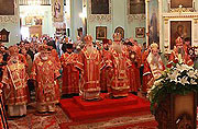 Митрополит Крутицкий и Коломенский Ювеналий возглавил Божественную литургию в кафедральном соборе Саратова